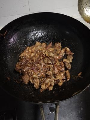 新疆炒烤肉的做法 步骤8