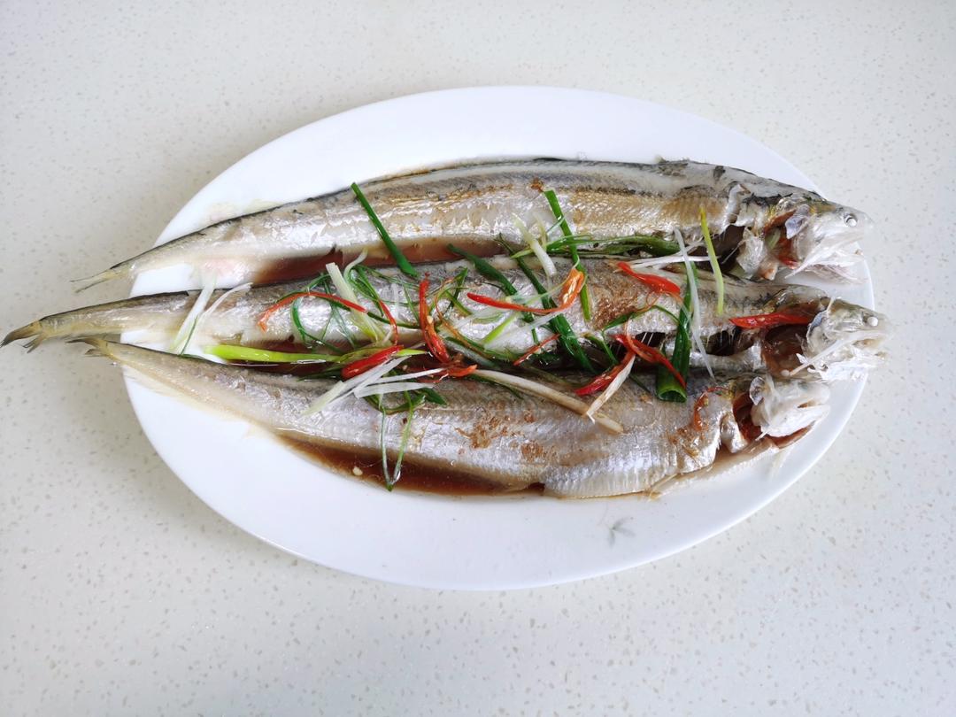 长江边的清蒸刀鱼