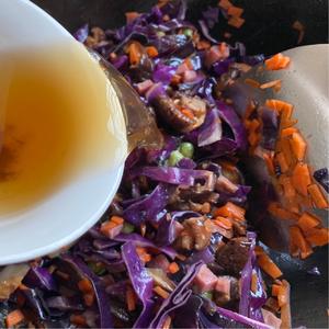 🌈彩虹烩饭（紫甘蓝火腿香菇胡萝卜豌豆烩饭）的做法 步骤5