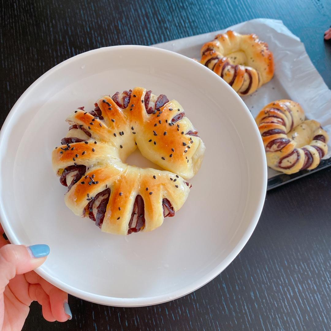 有颜有值 有馅有料 de 红豆面包圈