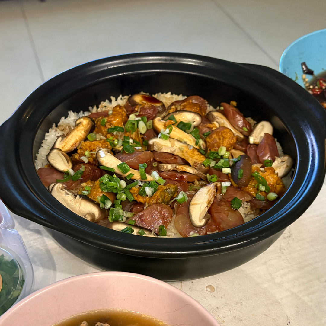 咸蛋腊肠煲仔饭