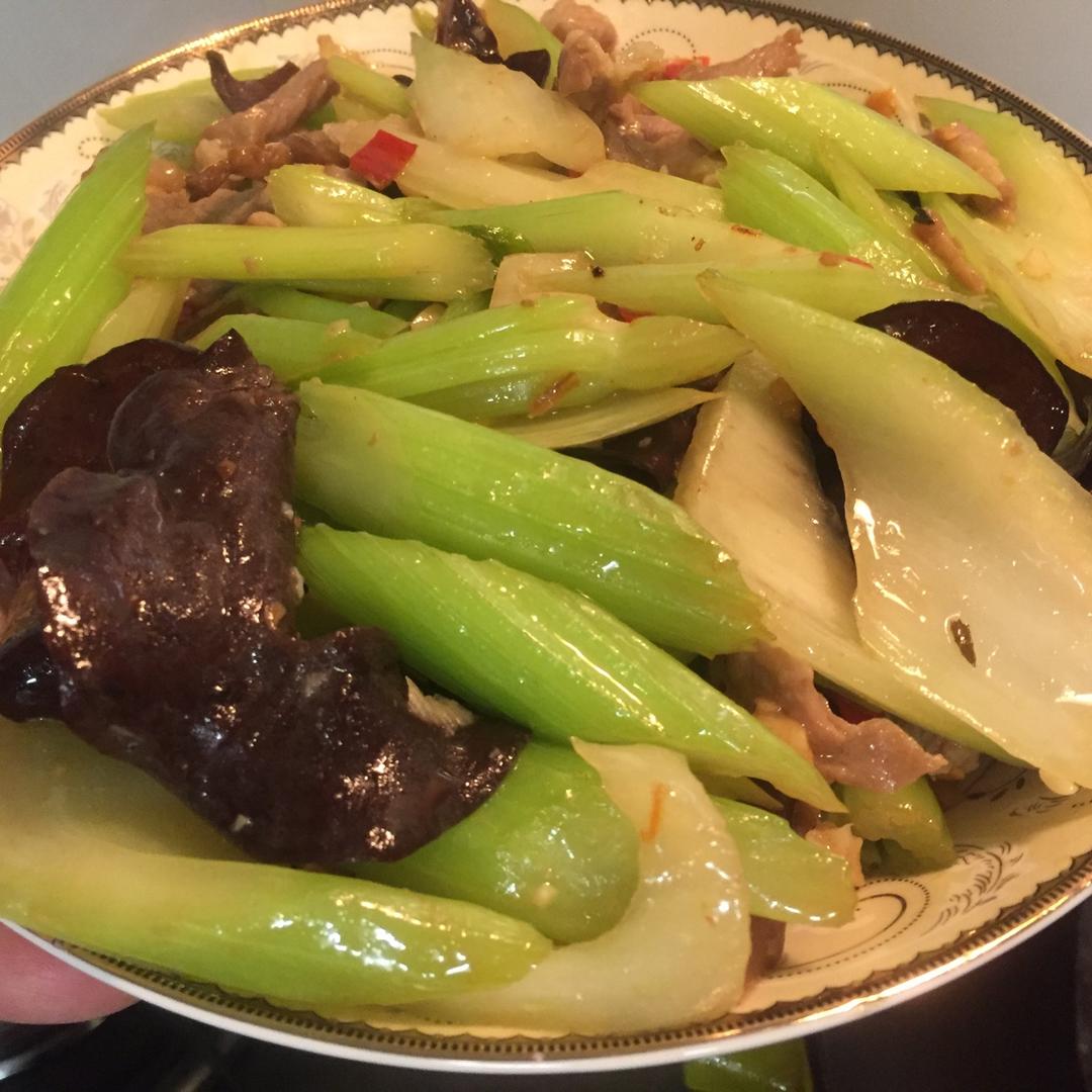西芹木耳炒肉片
