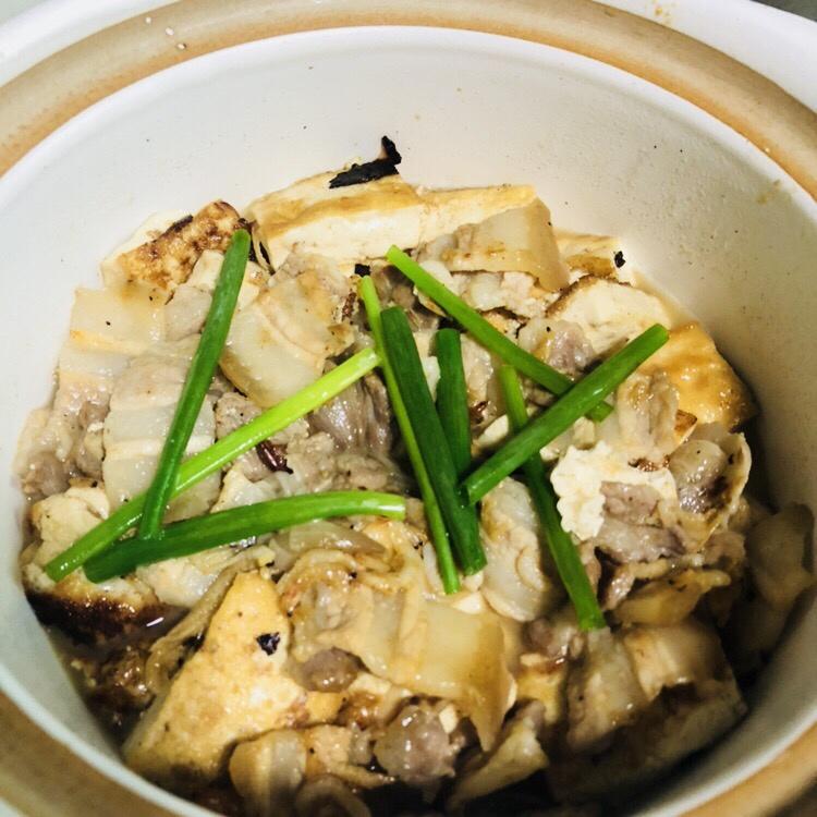五花肉香煎豆腐煲