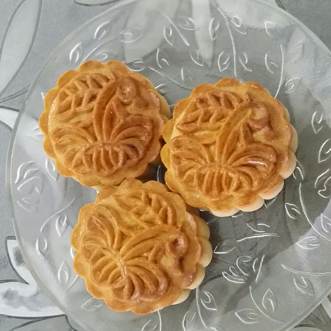 广式月饼—蛋黄芝麻月饼