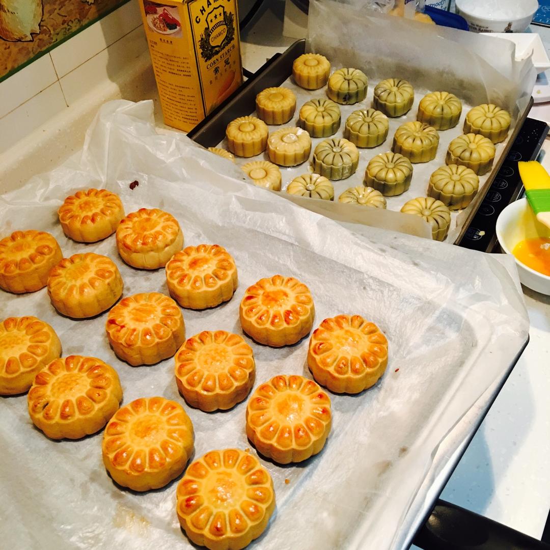 广式月饼—蛋黄莲蓉月饼