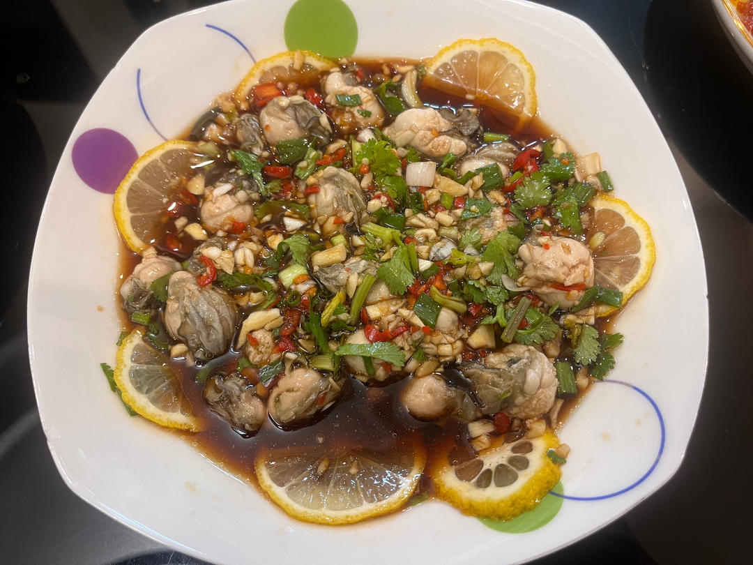 你一定要试试的捞汁生蚝，比蒜蓉烤生蚝好吃太多了