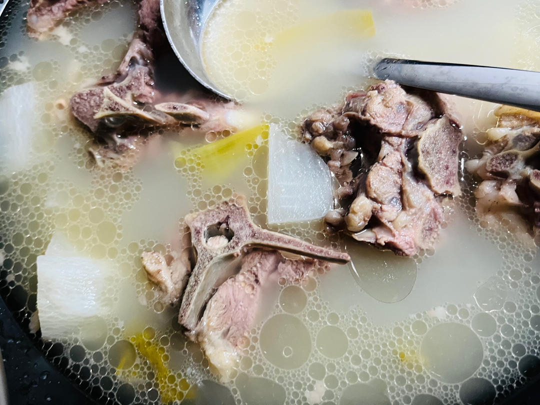 白汤羊蝎子炖萝卜