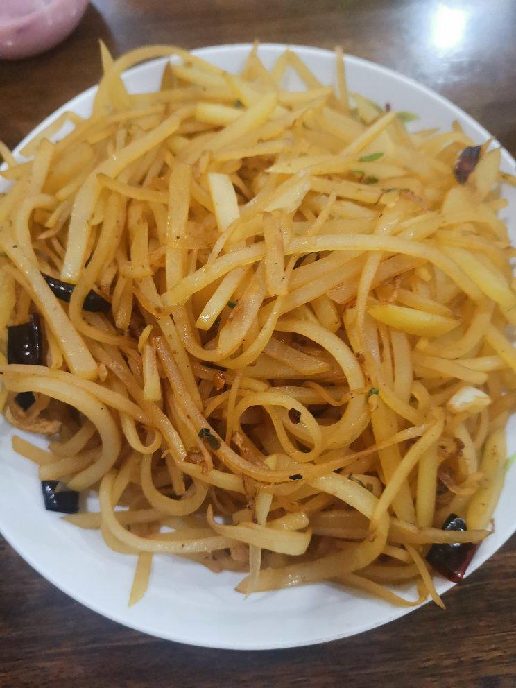 厨师长教你：“炝炒土豆丝”的家常做法，口感爽脆