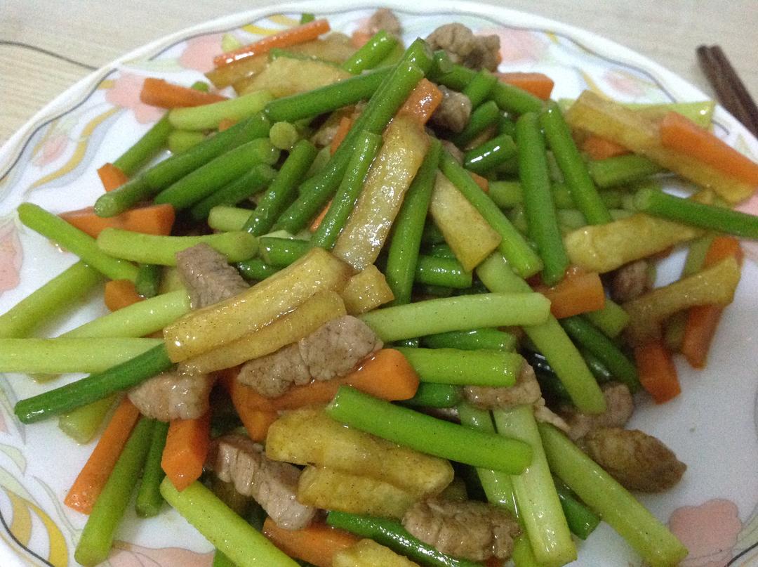 蒜苔土豆条的做法