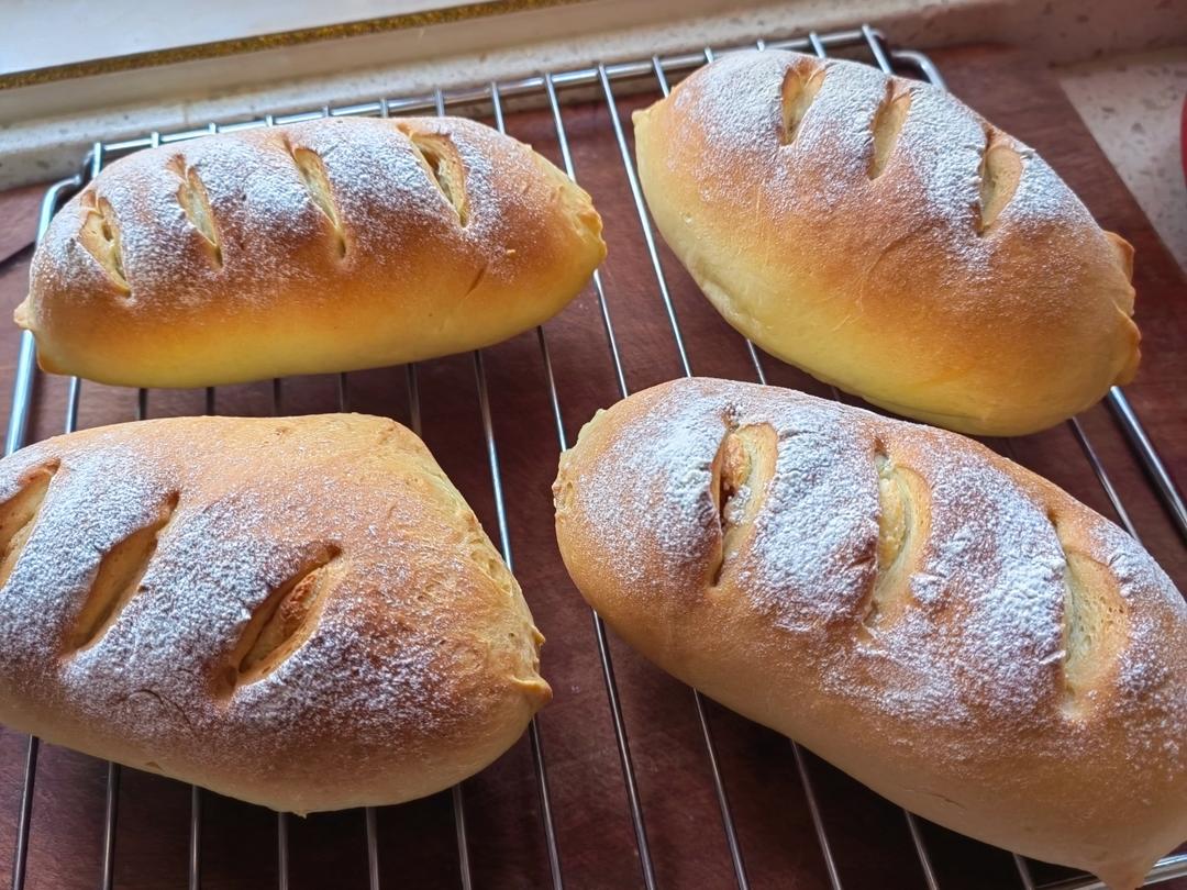 聚会被一抢而空的奶香十足、人人都爱的“葡萄干乳酪夹心软欧包”