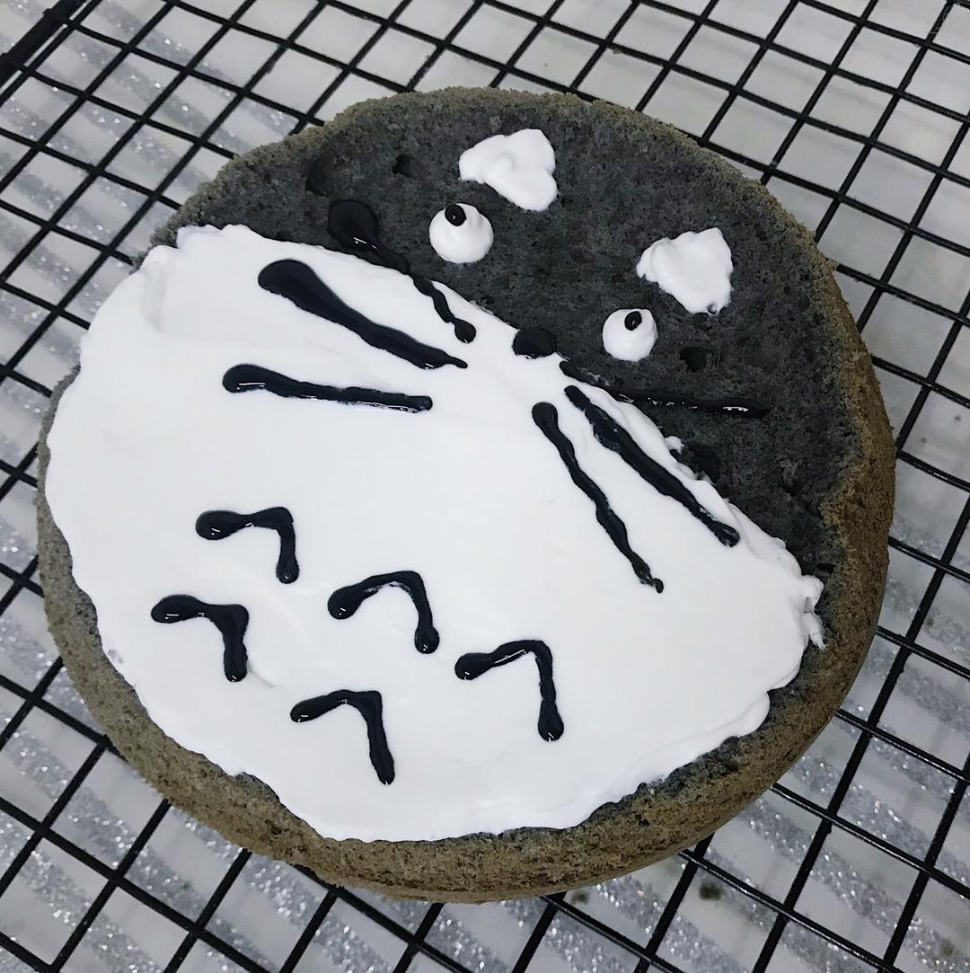 萌系龙猫戚风蛋糕