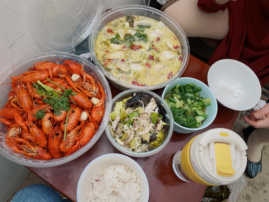 干净简单超香版十三香小龙虾（教你这么挑小龙虾，怎么彻底清洗）