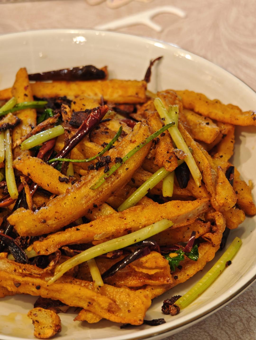 没有一节藕能活着走出湖北——湖北名菜麻辣鲜香的【干煸藕丝】【家常菜系列10】