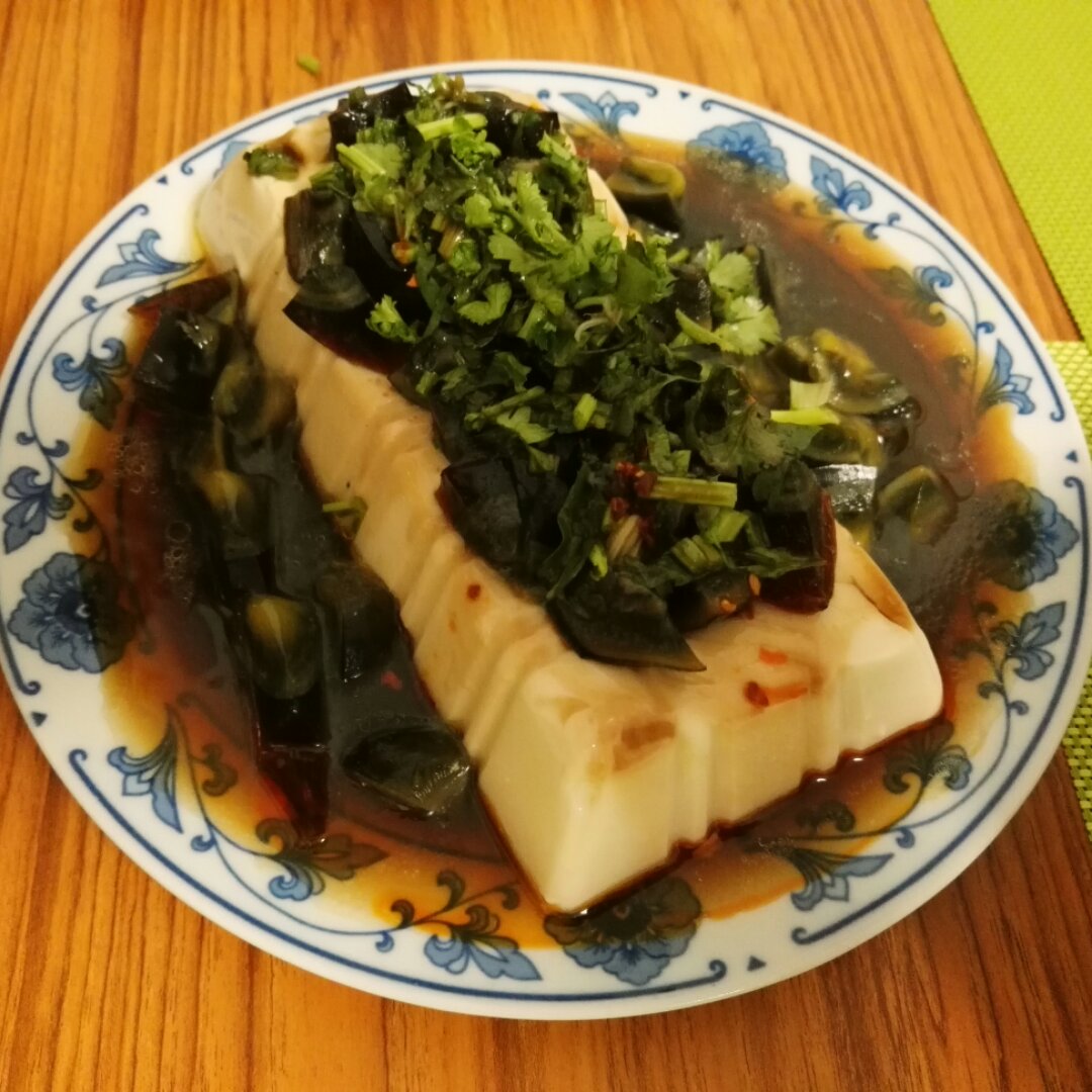 凉拌皮蛋豆腐