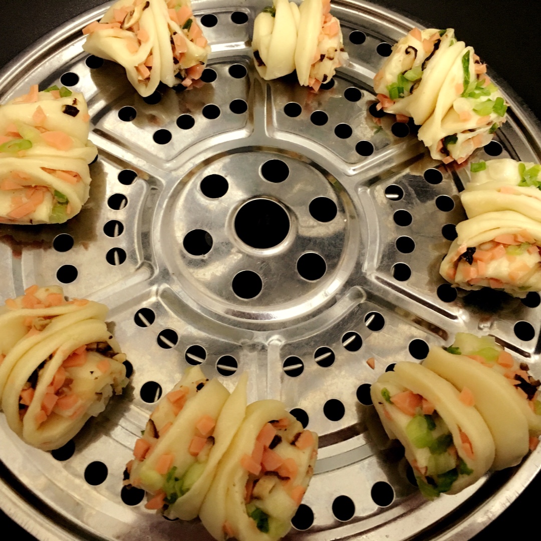 最好吃的火腿葱香花卷—附让葱不变黄的小窍门