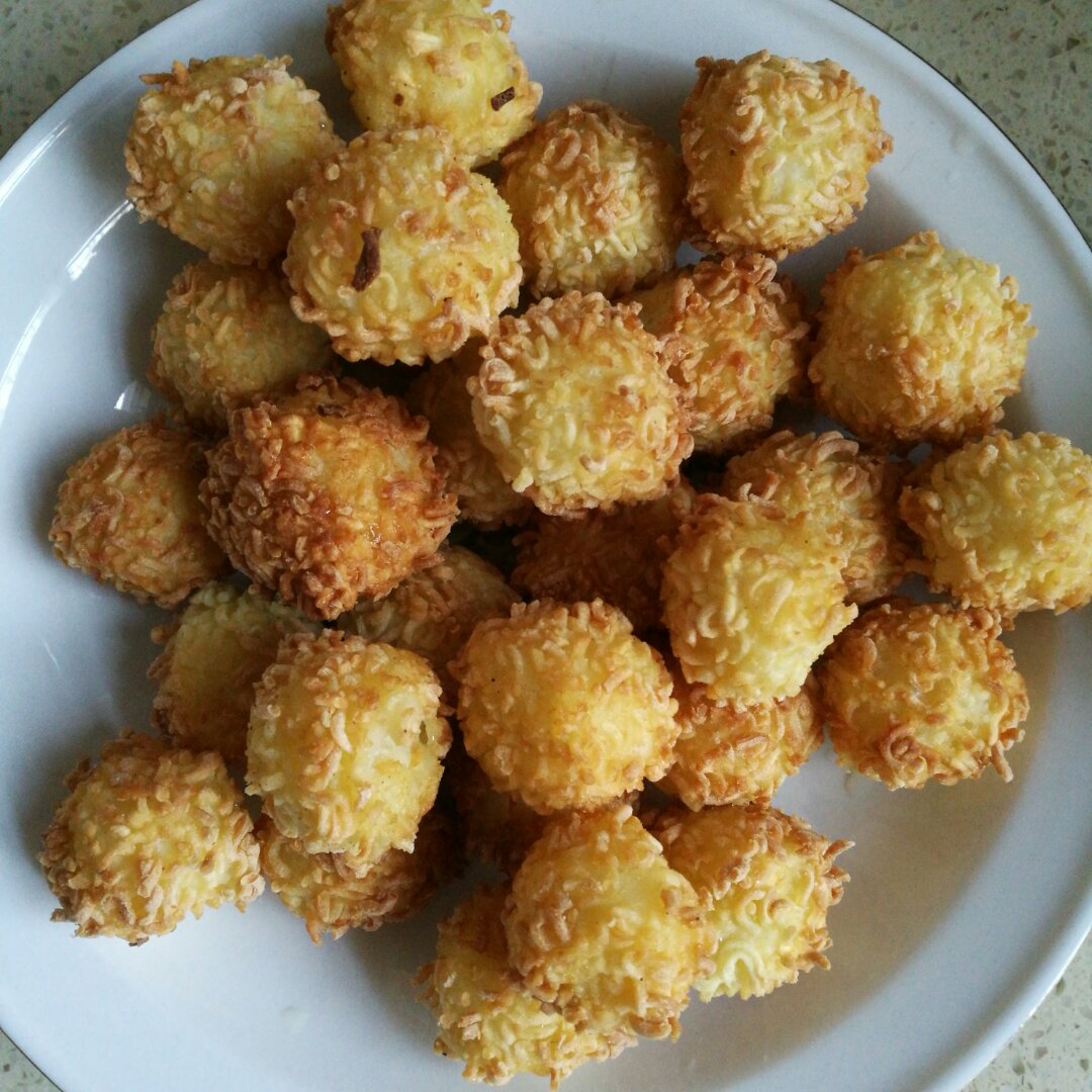 假喕岼孓做的炸土豆丸子