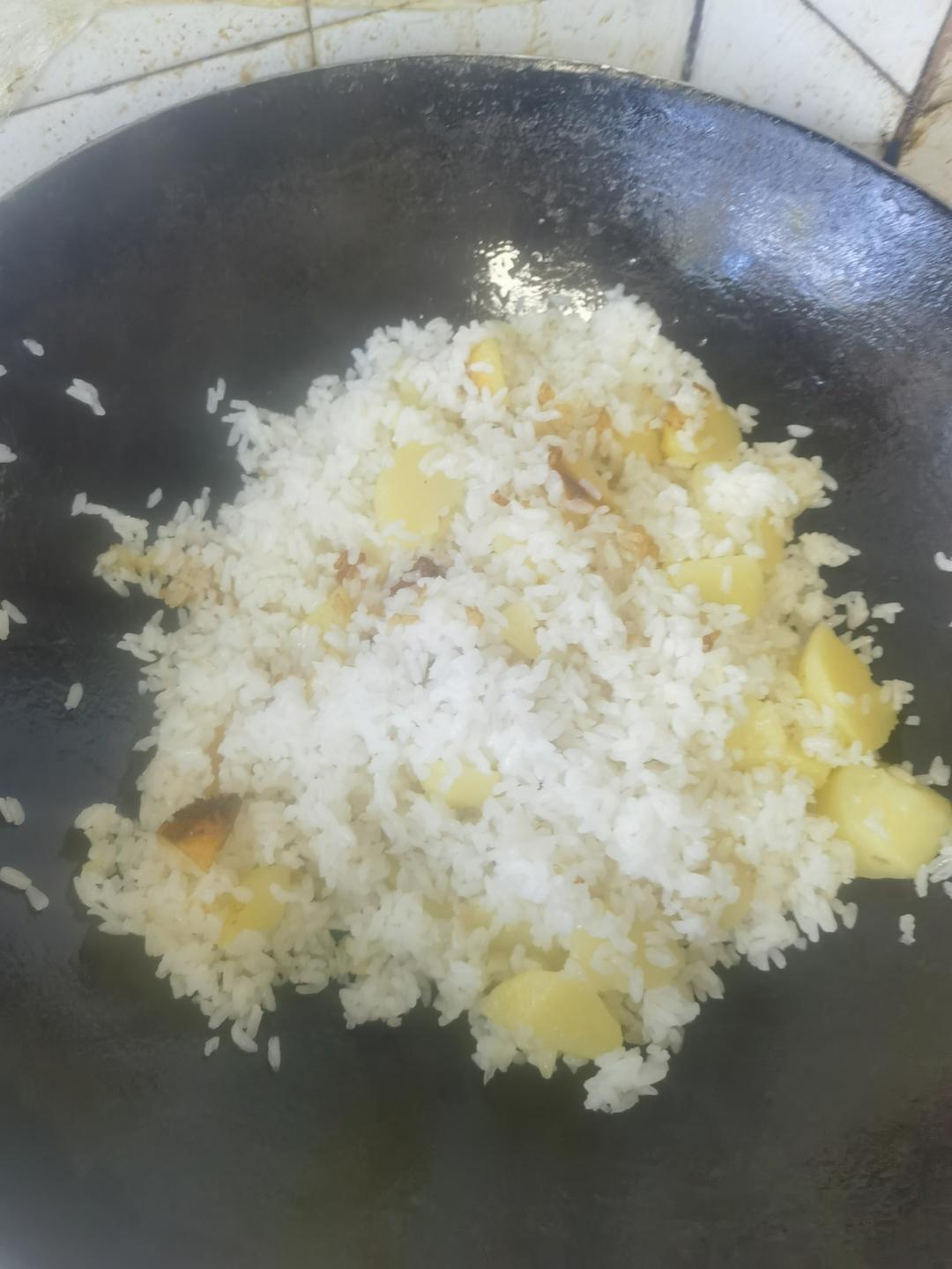 土豆饭，香掉牙的锅巴洋芋饭