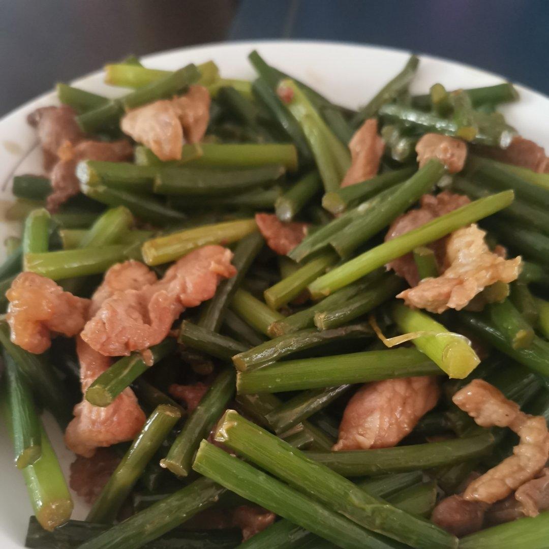 简单易做的下饭菜－蒜苔炒肉