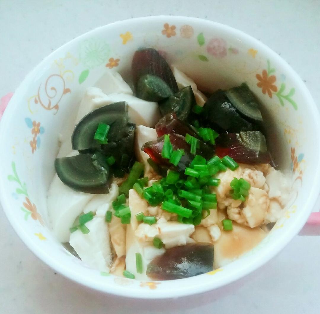 凉拌皮蛋豆腐