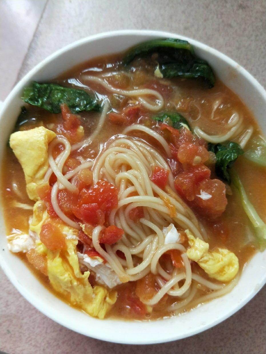 伊人伊思做的最家常的普通汤面——西红柿鸡蛋龙须面