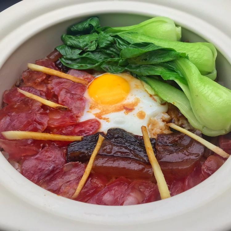 广式腊味煲仔饭