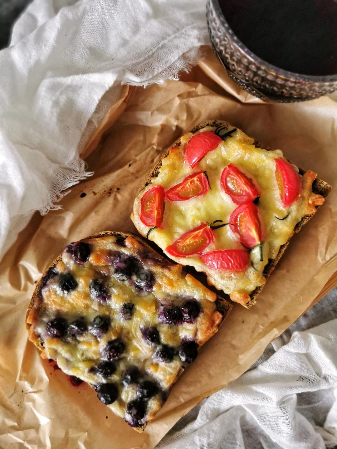 爆浆蓝莓水果欧包pizza