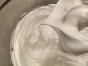 Fluff香草棉花糖—流心玫瑰牛奶慕斯的做法 步骤6