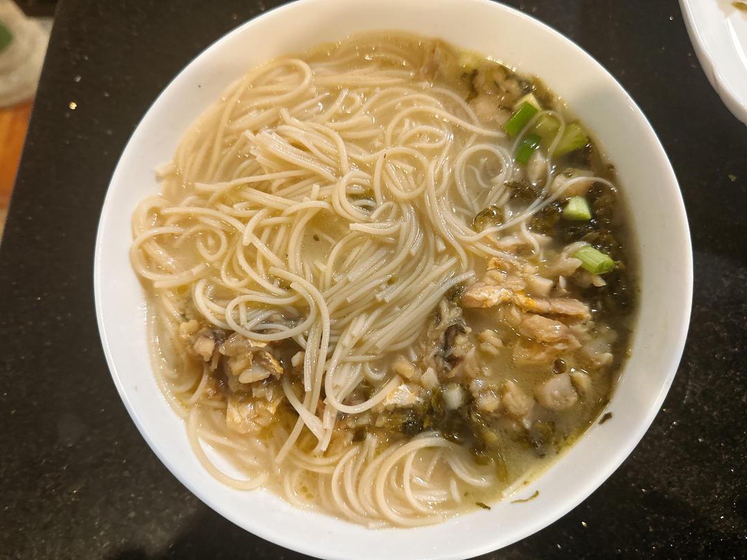 【雪菜黄鱼面】6条鱼做碗极品面，鲜到销魂！