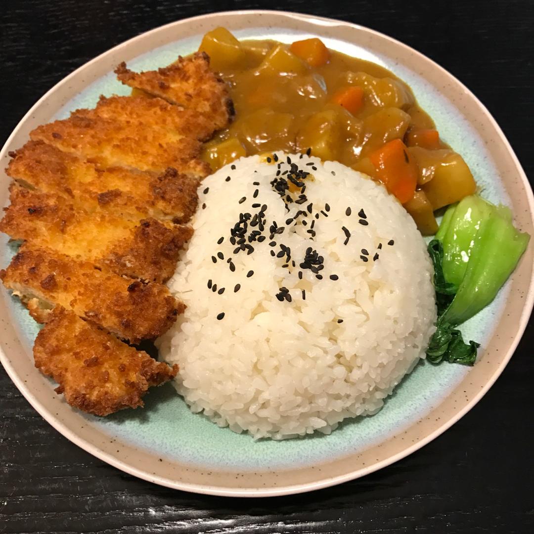 炸鸡排咖喱饭