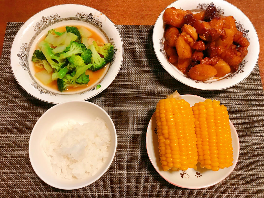 五花肉炖土豆