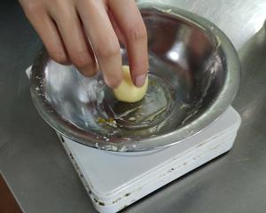 菠萝蛋黄酥的做法 步骤9