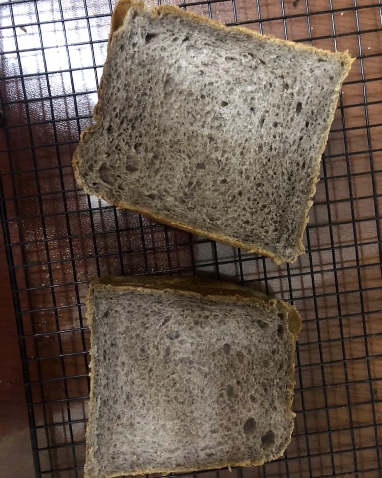 黑芝麻核桃吐司