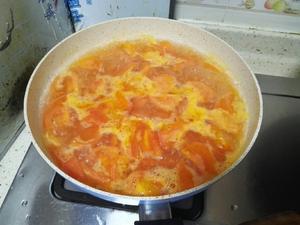 快手美味——番茄蛋海米粉丝汤的做法 步骤3