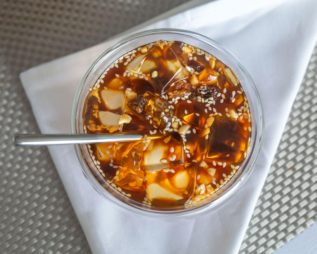 夏日消暑/解辣神器：红糖冰粉的做法