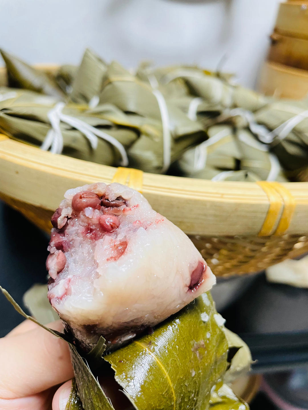 ㊒沾白糖的糯香豆浓红豆粽子！
