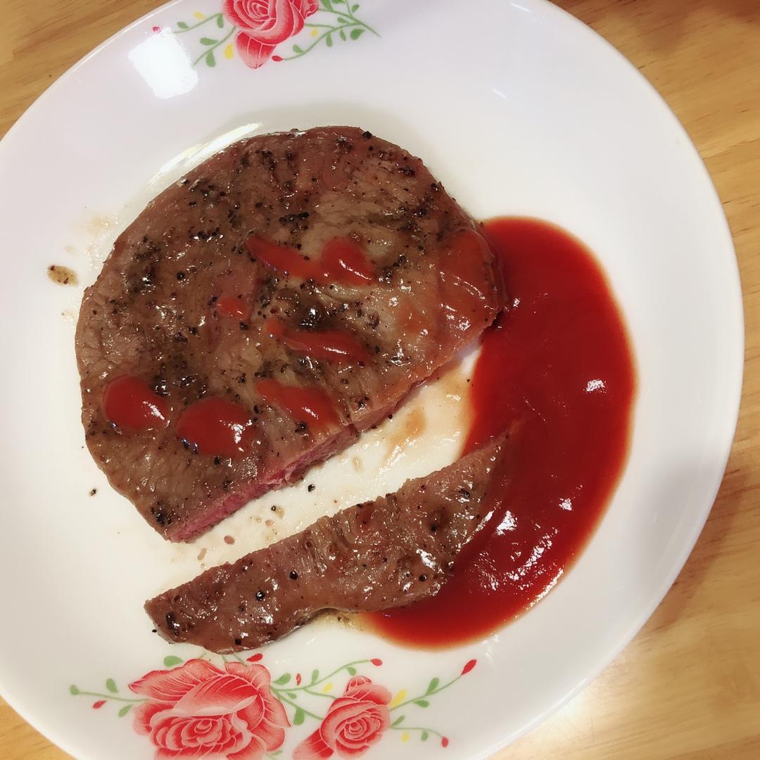 四分钟煎好一块鲜嫩多汁的牛排