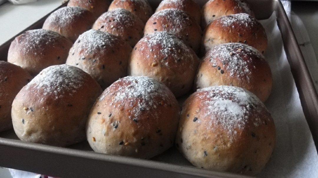 超好吃的酸奶黑芝麻餐包（香、松软）