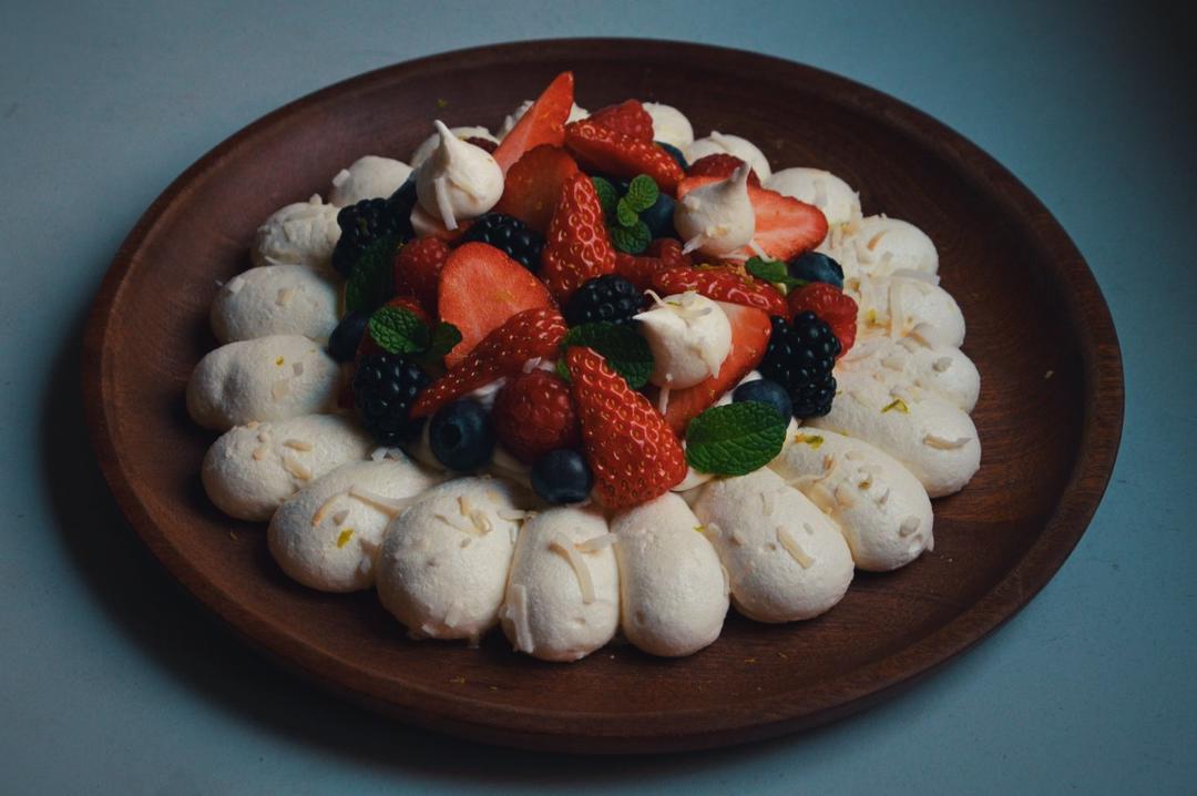 饮时做的帕夫洛娃蛋糕pavlova