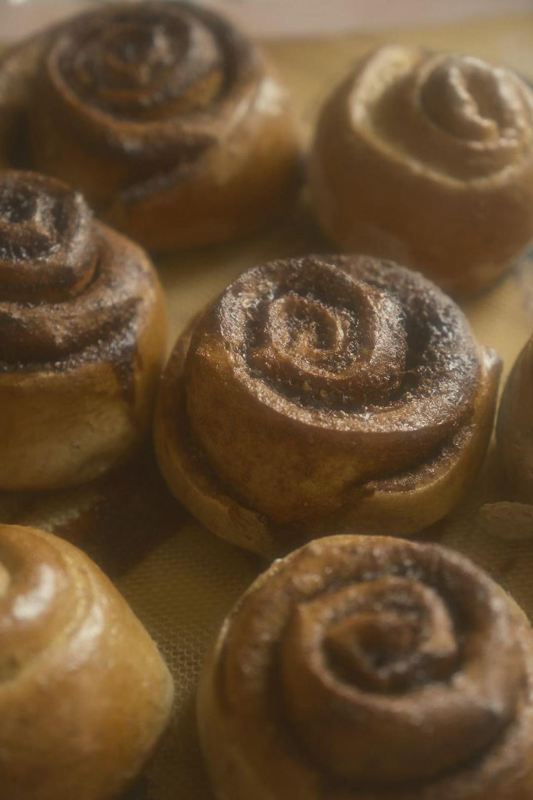 没有什么比这个红糖肉桂卷更适合秋天了！