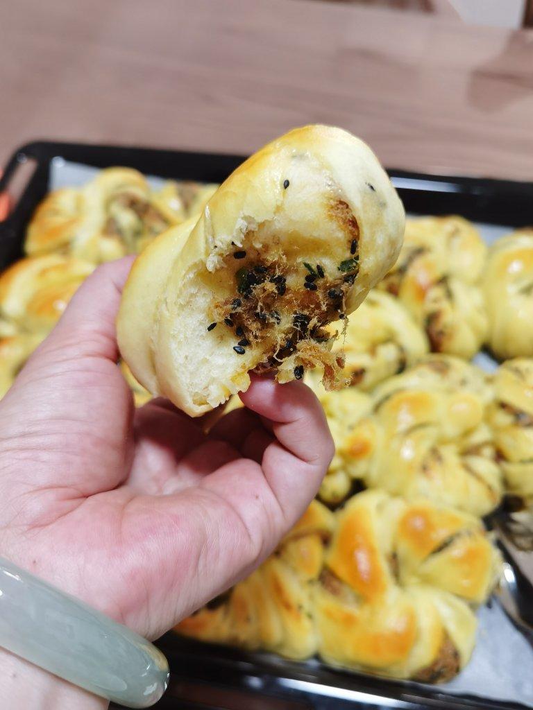 香葱肉松小方块面包