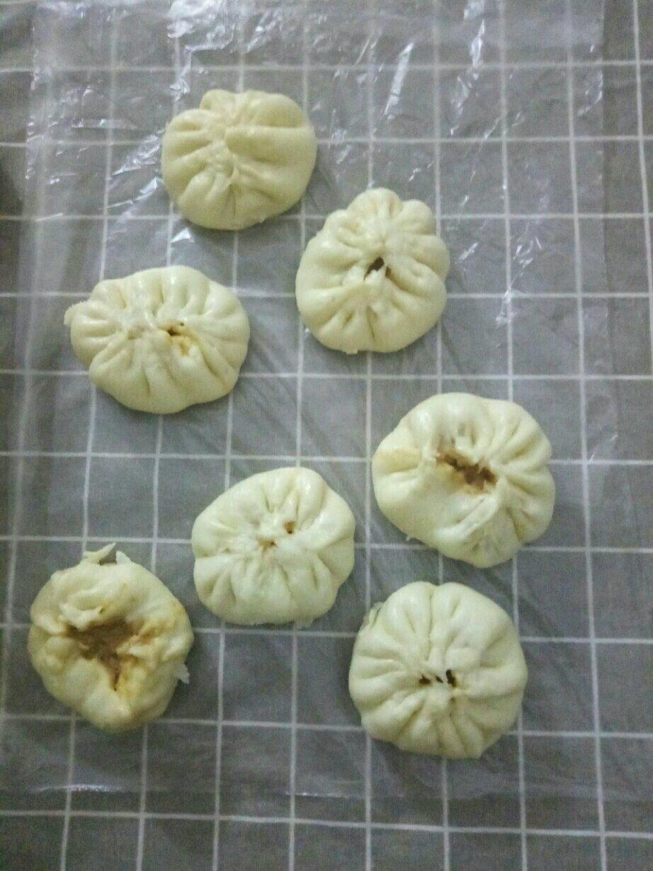 松软多汁的肉包子