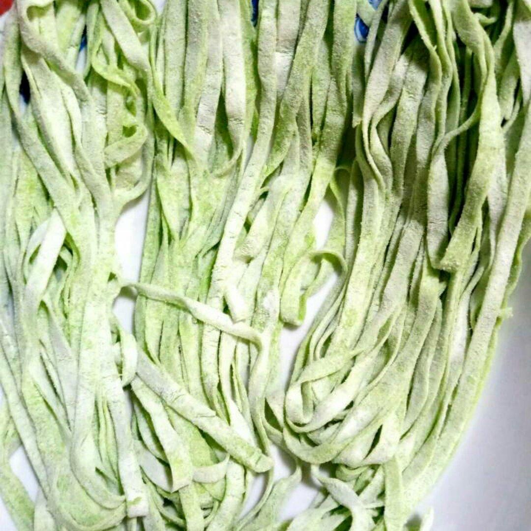 自制纯天然蔬菜汁彩色面条