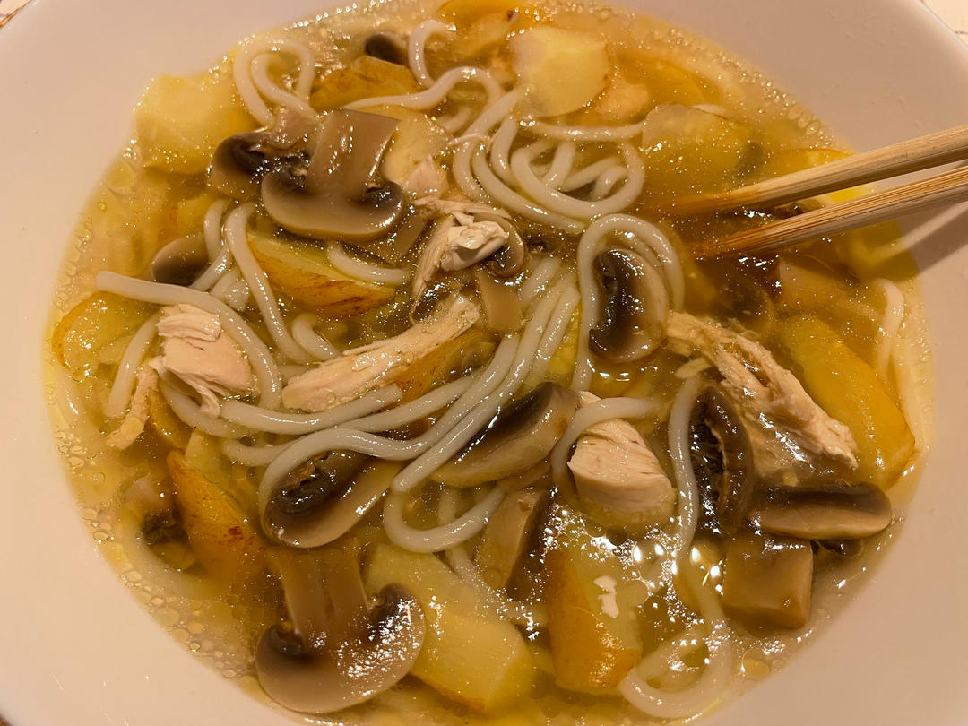 砂锅鸡汤过桥米线