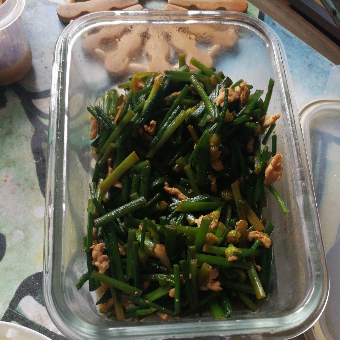 简单易做的下饭菜－蒜苔炒肉