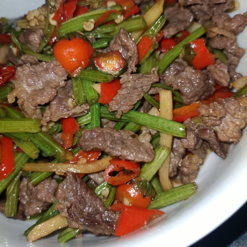 芹菜炒牛肉的做法