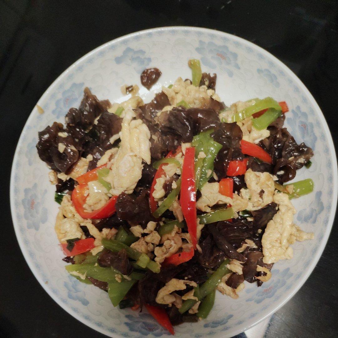 青椒丝木耳炒鸡蛋