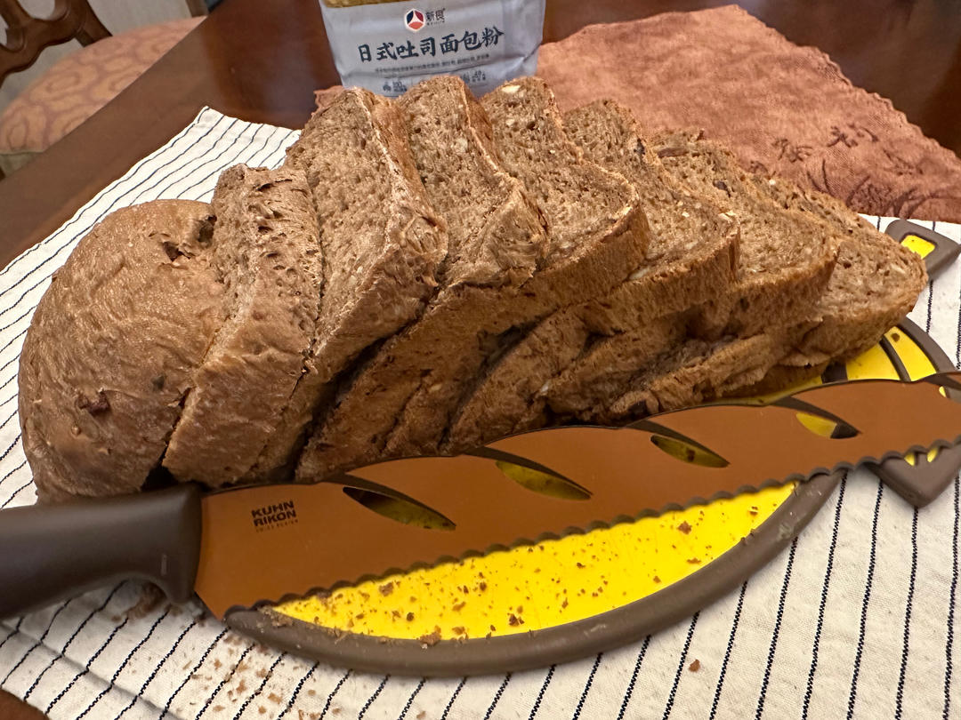 巧克力南瓜子葡萄干黄油椰奶吐司的做法