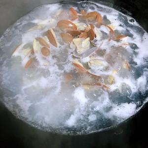 蚝油炒花蛤的做法 步骤1