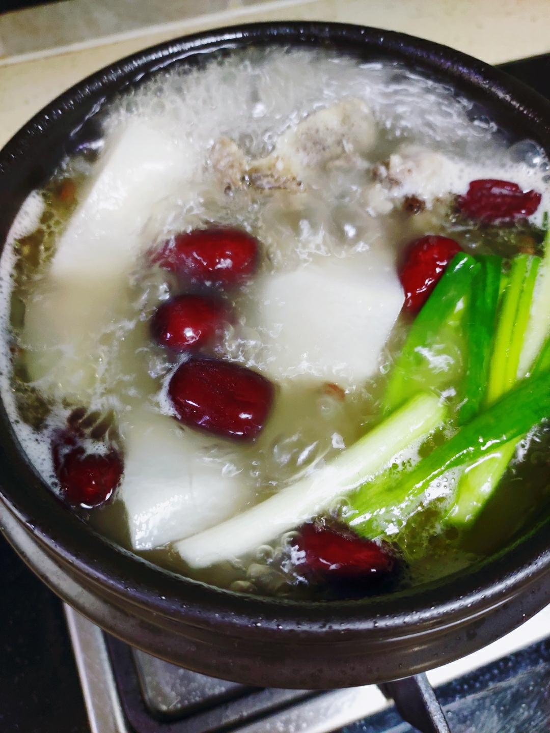 砂锅排骨萝卜汤的做法