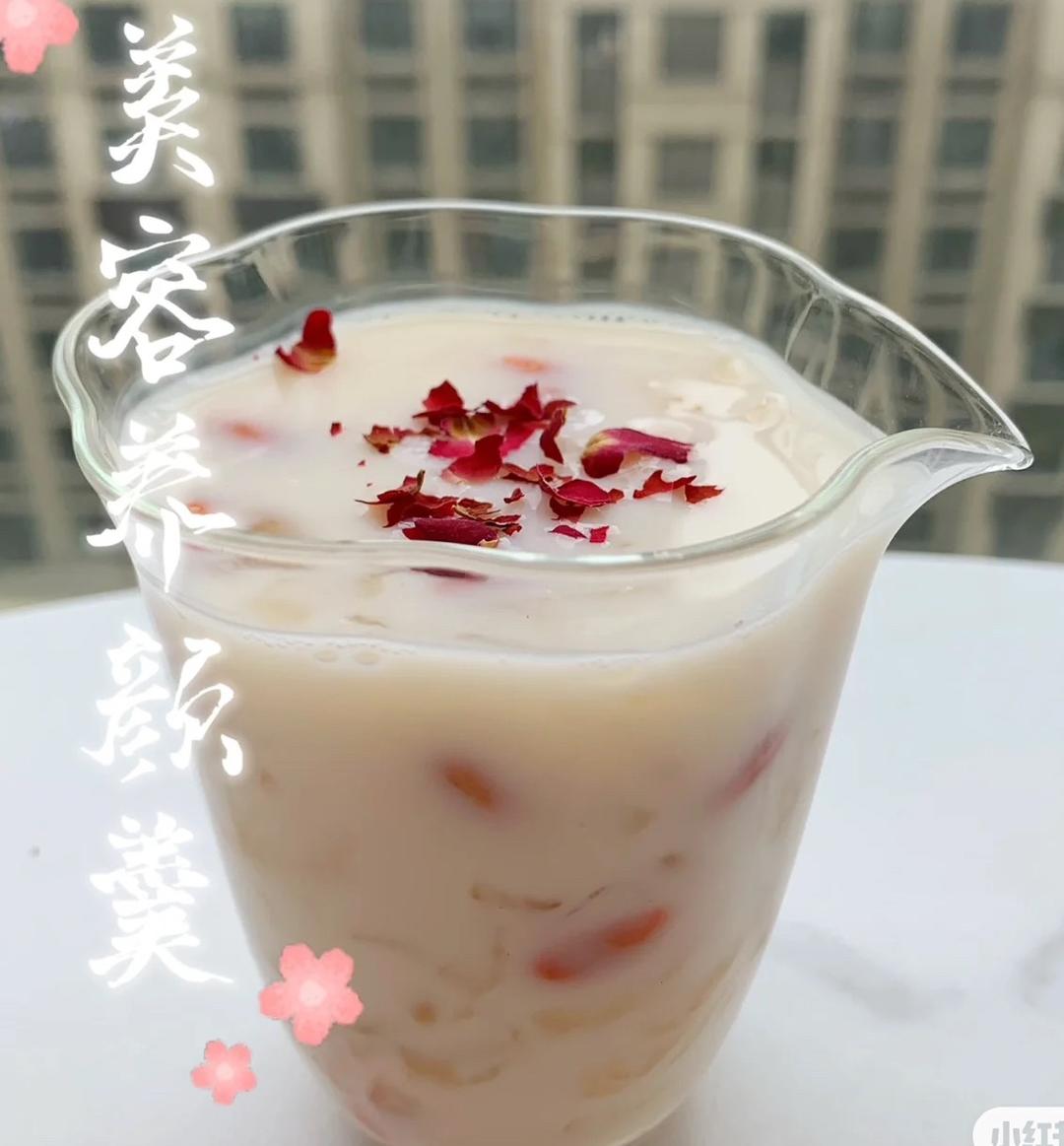 银耳莲子养颜羹的做法